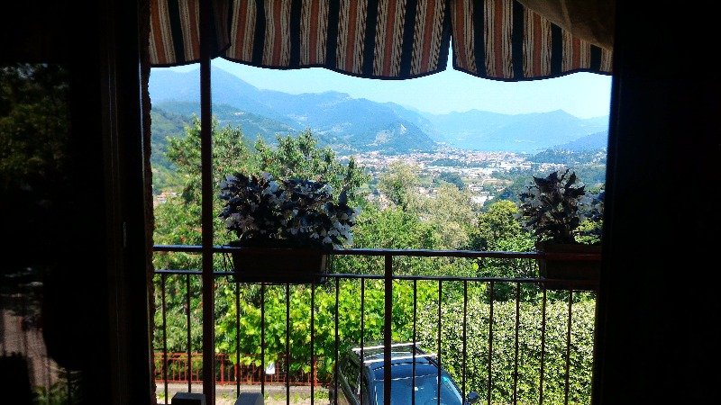 Gandosso appartamento in collina a Bergamo in Vendita