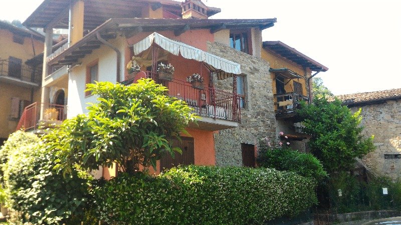 Gandosso appartamento in collina a Bergamo in Vendita
