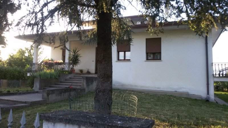 Ospedaletto Euganeo casa su ampio giardino a Padova in Vendita