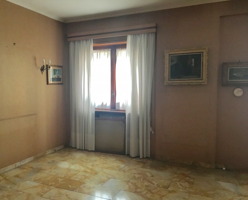 Roma appartamento in palazzina restaurata recente a Roma in Vendita