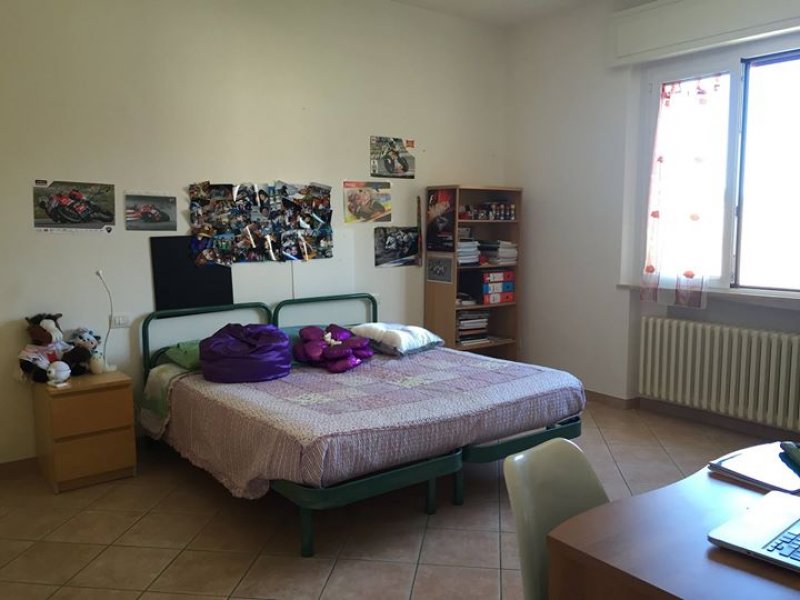 Forlì appartamento di 4 stanze a studentesse a Forli-Cesena in Affitto