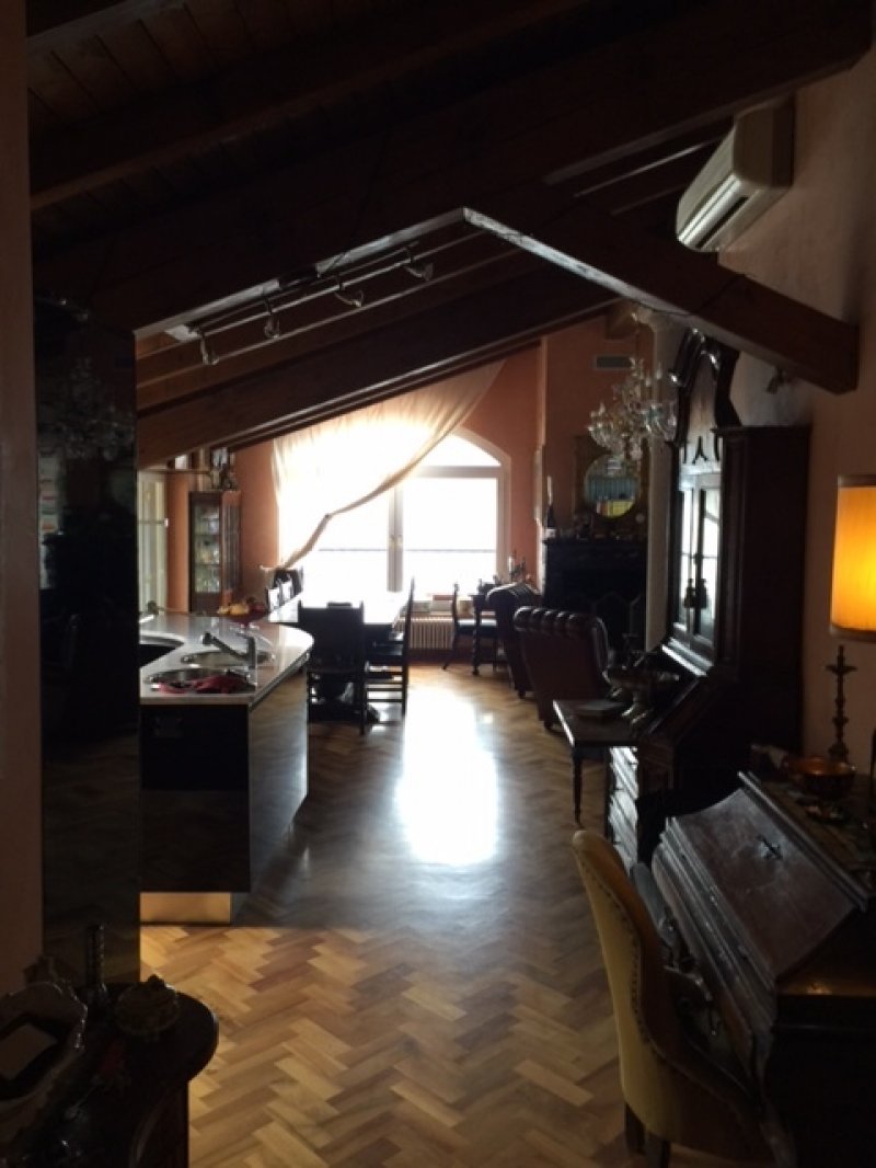 Laveno Mombello appartamento di prestigio a Varese in Vendita