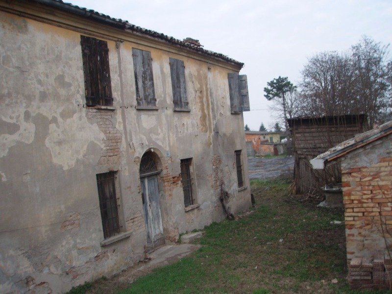 Conselice rustico con terreno edificabile a Ravenna in Vendita