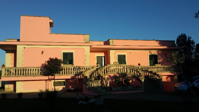 Scorrano villa con terreno a Lecce in Vendita