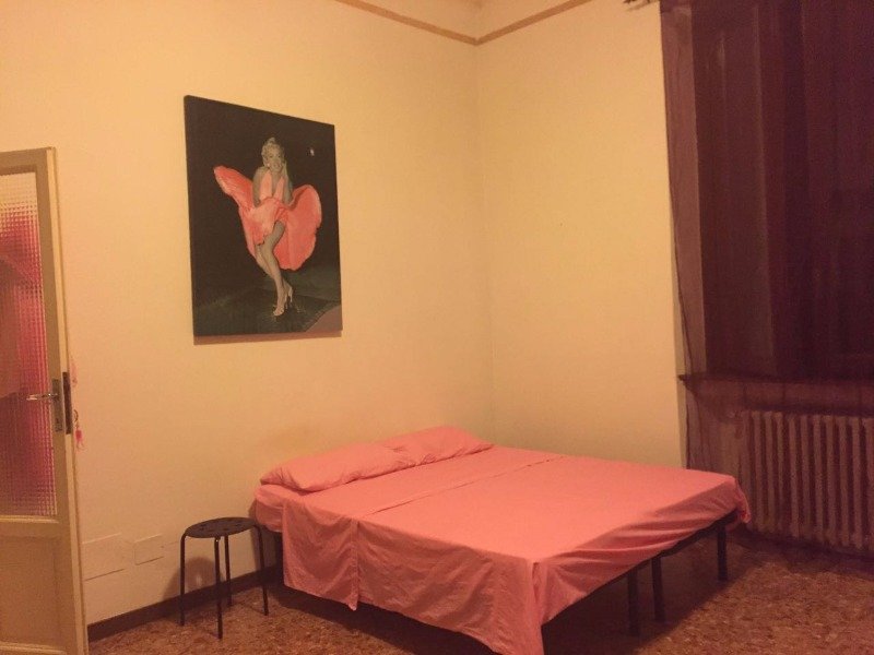 A sole ragazze ampia camera zona Porta Vittoria a Milano in Affitto