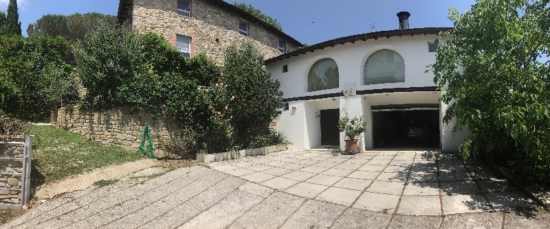 Pratovecchio villa bifamiliare in una collina a Arezzo in Vendita