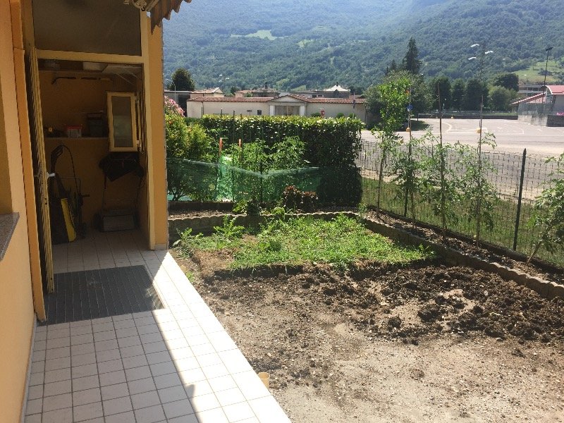 Casazza trilocale con giardino a Bergamo in Vendita