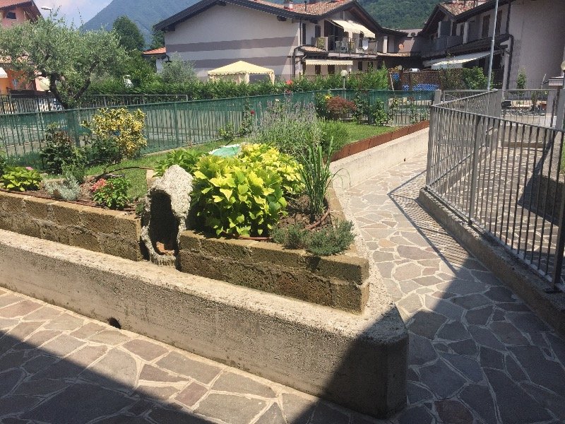 Casazza trilocale con giardino a Bergamo in Vendita