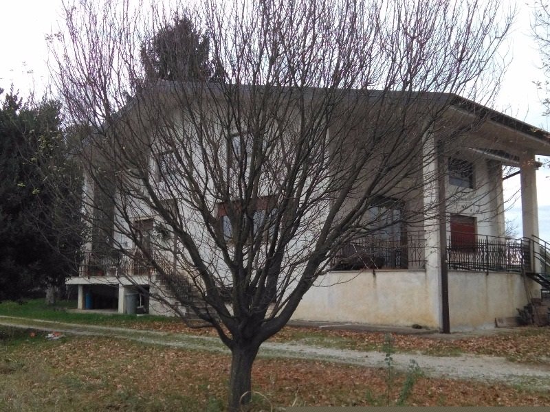Cormons casa immersa nel verde a Gorizia in Vendita