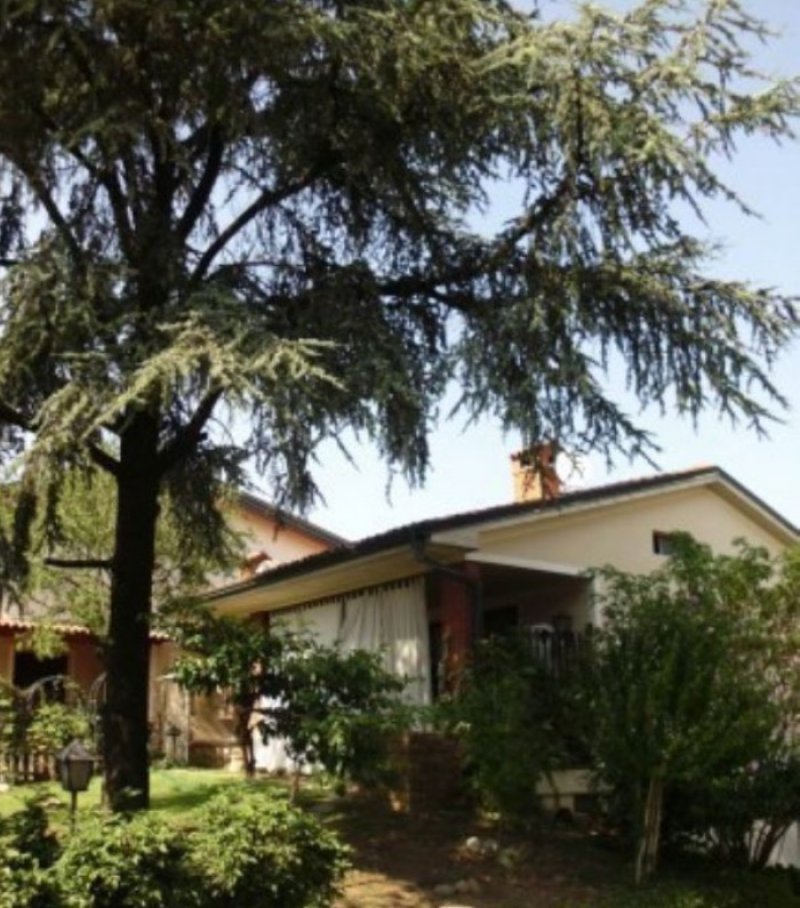 Brescia lotto di 800 mq con villa singola a Brescia in Vendita