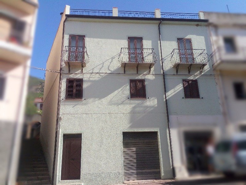 Arzana casa semindipendente nel centro storico a Ogliastra in Vendita