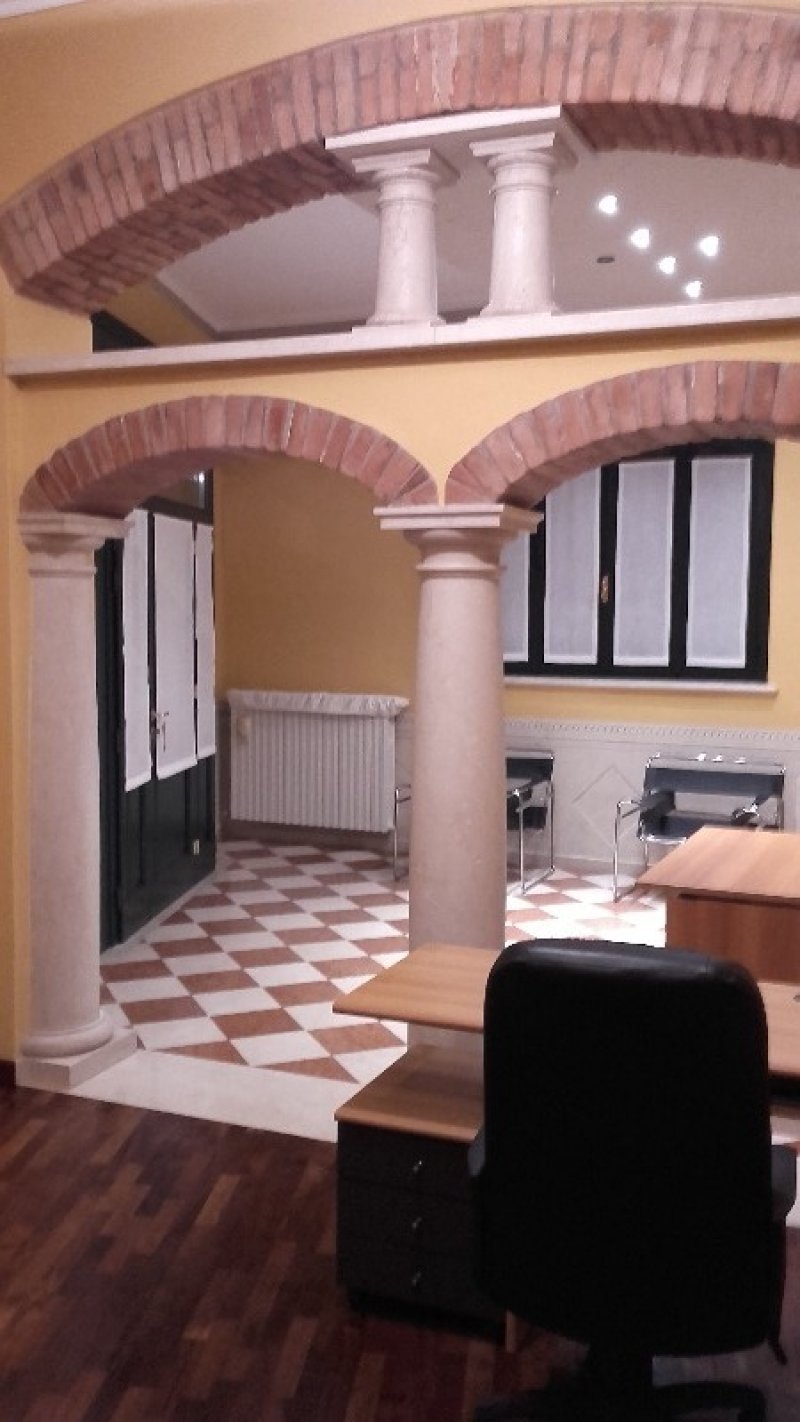 Lograto centro storico ufficio arredato a Brescia in Affitto