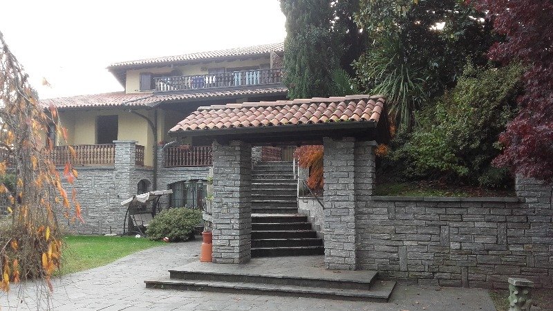 Ispra appartamento all'interno di villa signorile a Varese in Vendita