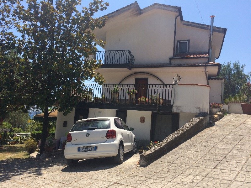 Santa Marina casa tra Policastro e Scario a Salerno in Affitto