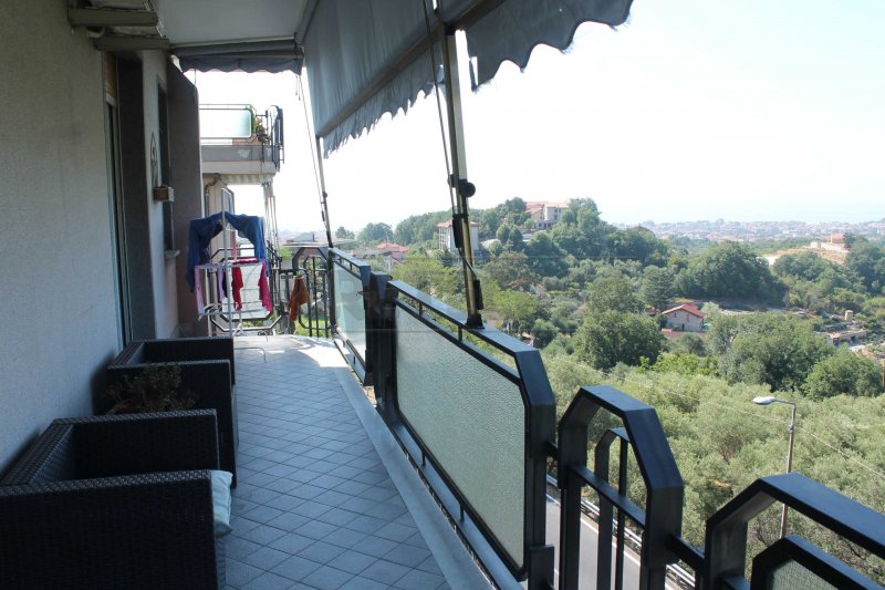 Boissano quadrilocale con balconata vista mare a Savona in Vendita
