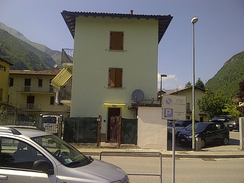Villa d'Ogna nel centro del paese bilocale a Bergamo in Vendita