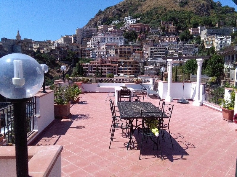 Villa panoramica a Taormina a Messina in Vendita