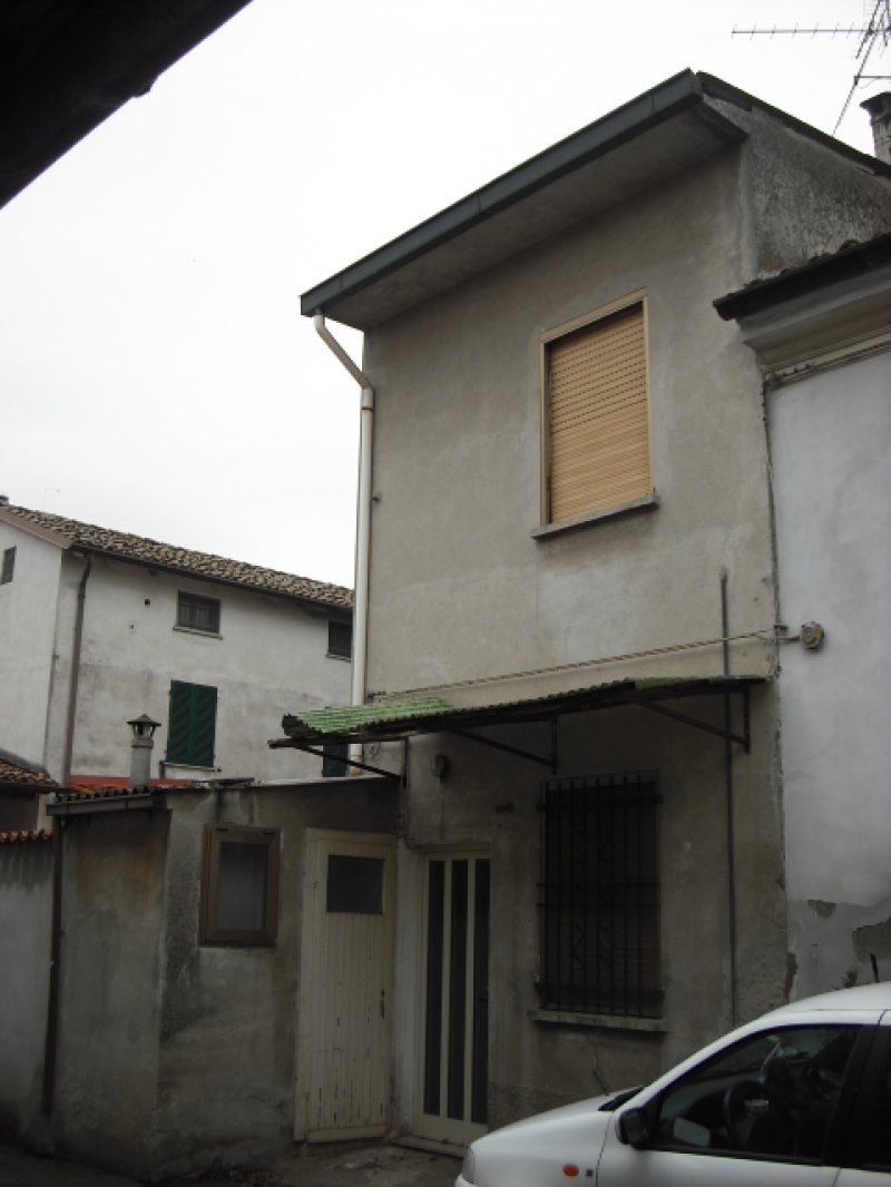 Sesto ed Uniti casa nel centro storico a Cremona in Vendita