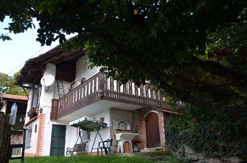 Sanfront immersa nel verde del Monbracco casa a Cuneo in Vendita