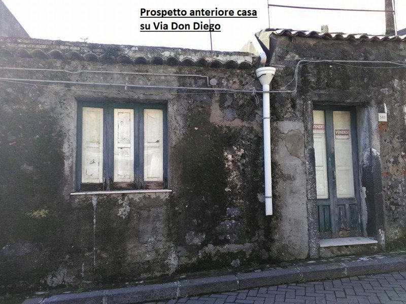 Linguaglossa casa singola a Catania in Vendita