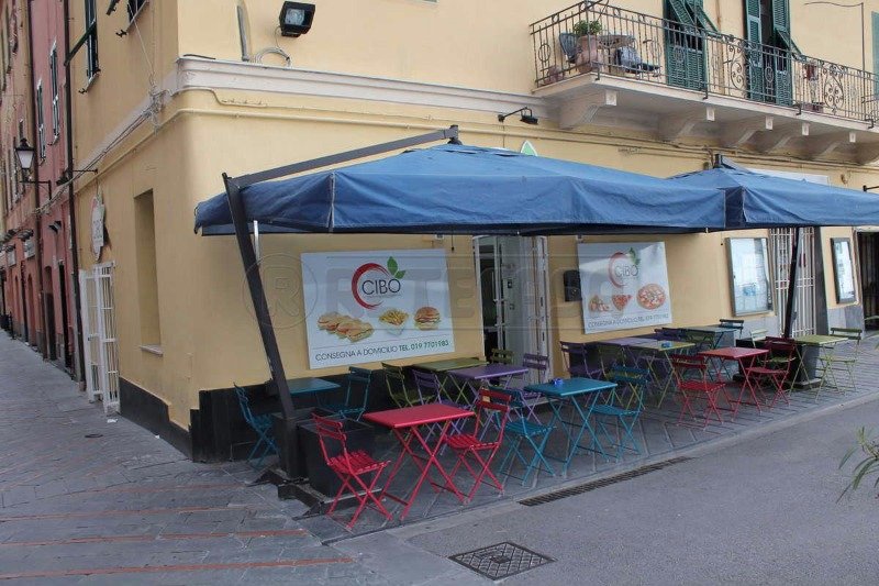 Loano piazza Massena pizzeria a Savona in Vendita