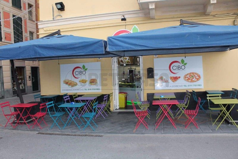 Loano piazza Massena pizzeria a Savona in Vendita