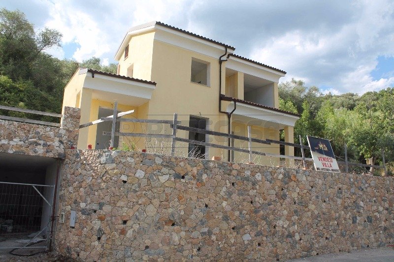 Toirano villa di nuova costruzione a Savona in Vendita