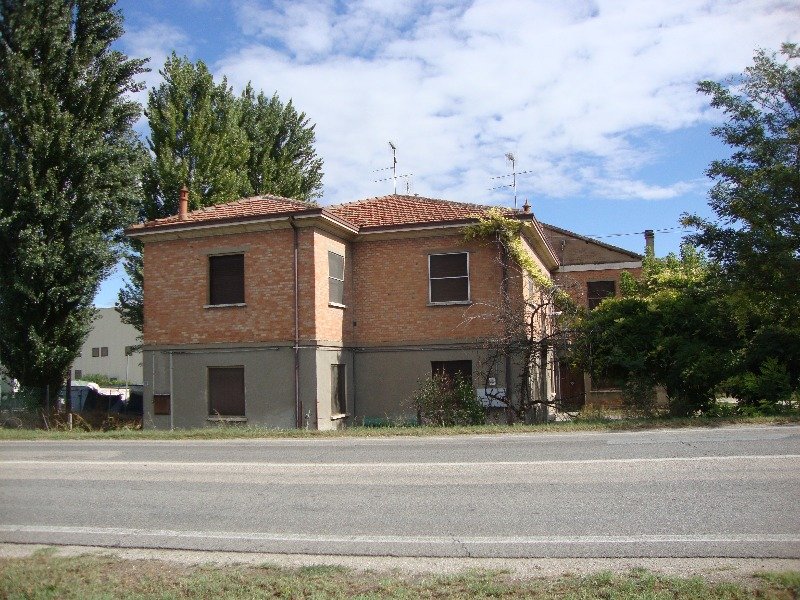 Lavezzola di Conselice casa colonica a Ravenna in Vendita