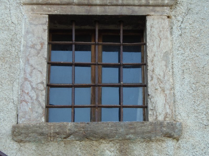 Pergine Valsugana antica casa in pietra a Trento in Vendita