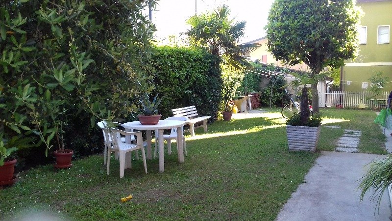 Lignano Sabbiadoro bilocale con giardino a Udine in Affitto