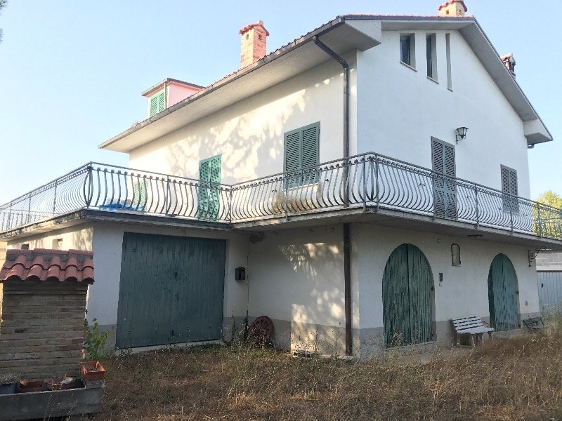 Villa in campagna a Montecassiano a Macerata in Vendita