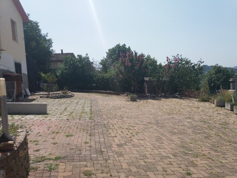 Meldola villetta con terreno e piscina a Forli-Cesena in Vendita