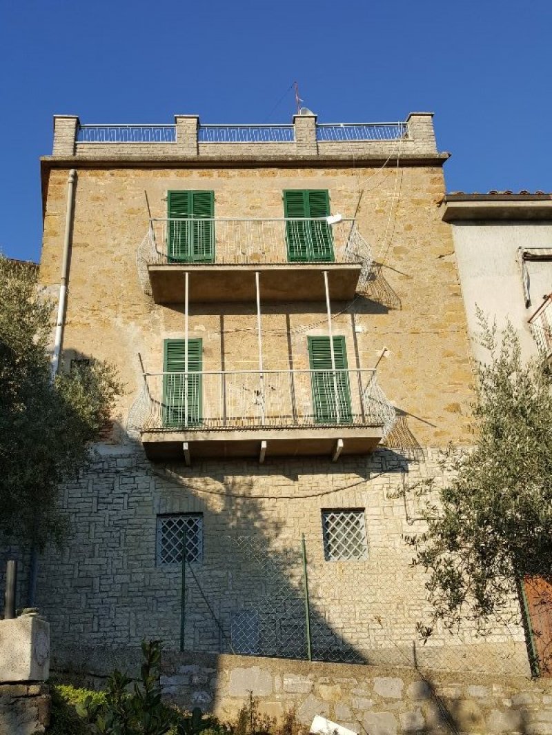 Casa cielo terra nel centro storico di Fontignano a Perugia in Vendita