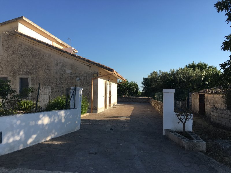 Modica casa singola indipendente a Ragusa in Vendita