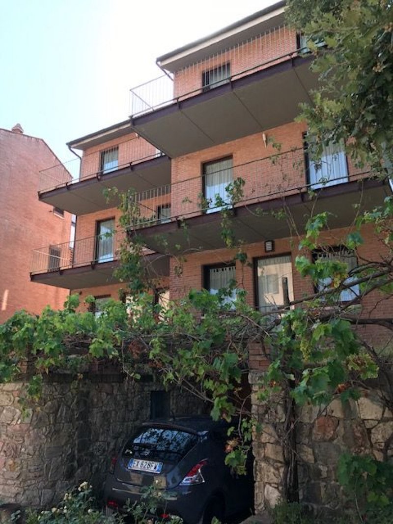 Asciano villa a schiera panoramica a Siena in Affitto