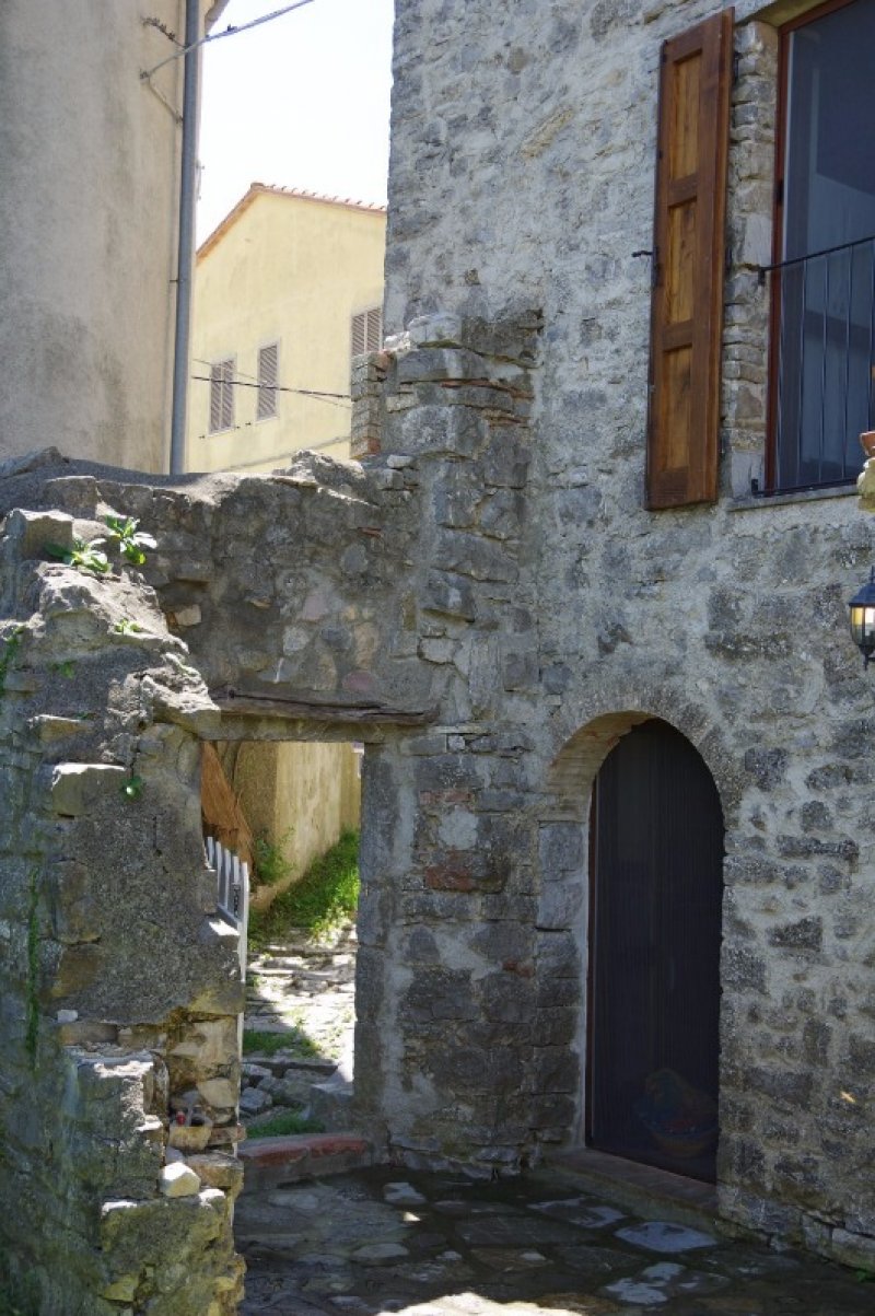 Semproniano nel borgo di Cellena casale in pietra a Grosseto in Vendita