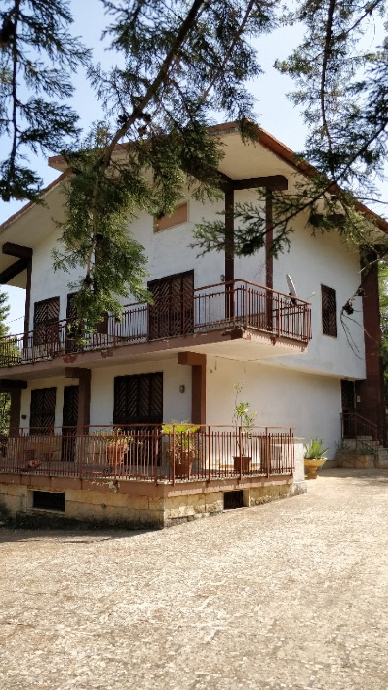 Villa a Cassano delle Murge a Bari in Vendita