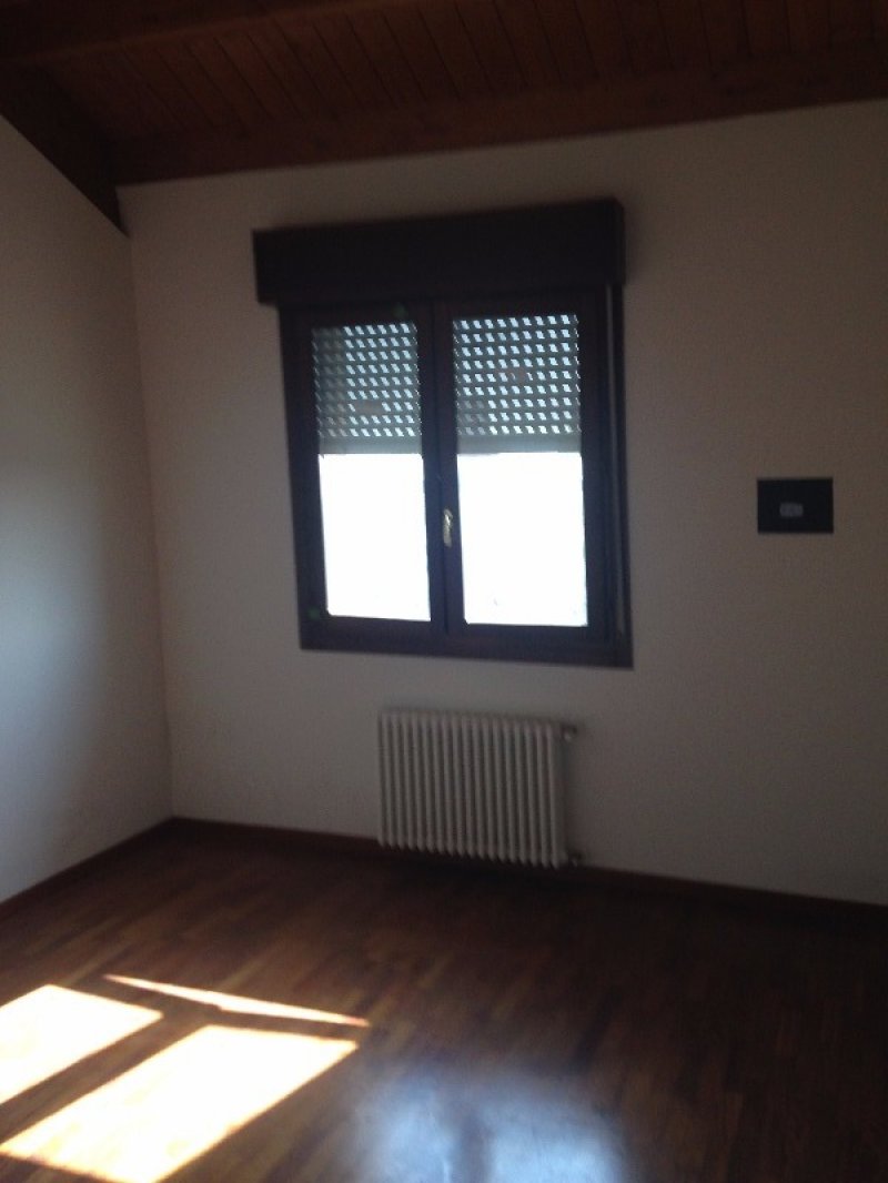 Carpi appartamento nuovo con travi a vista a Modena in Vendita