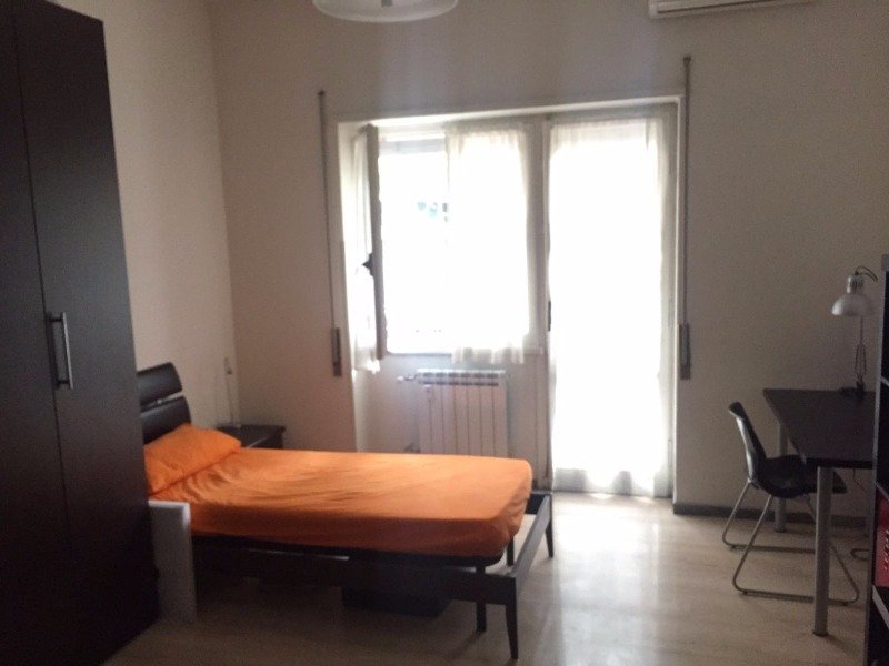 Roma camera doppia pi un posto letto a studenti a Roma in Affitto
