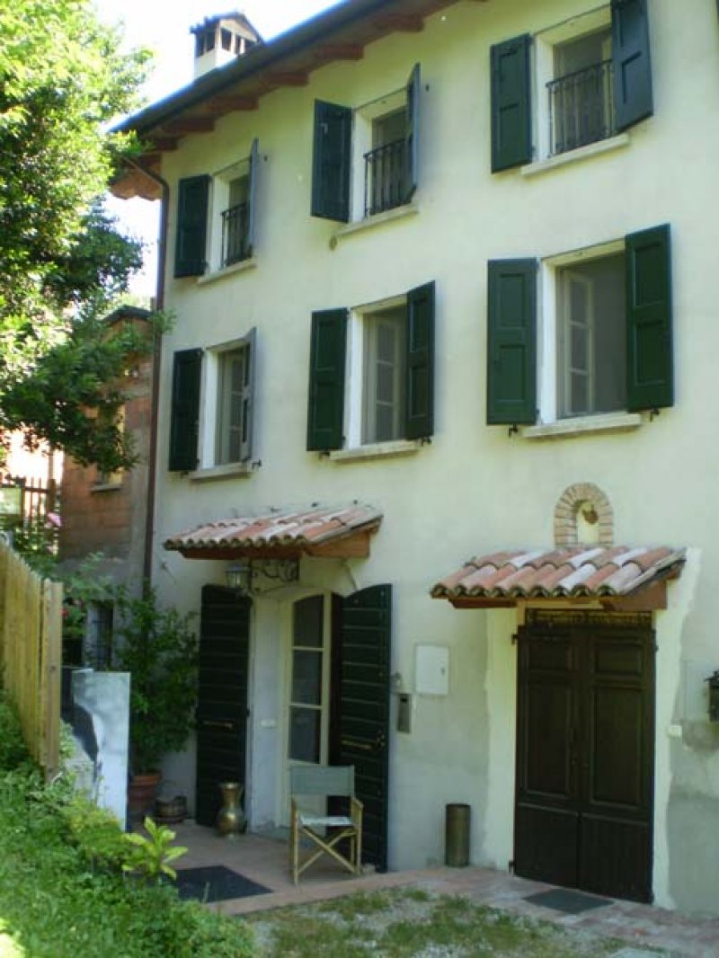 Prignano Sulla Secchia casa in borgo a Modena in Vendita