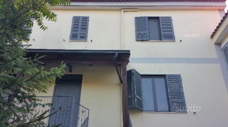 Pozzuoli villa a tre livelli a Napoli in Affitto
