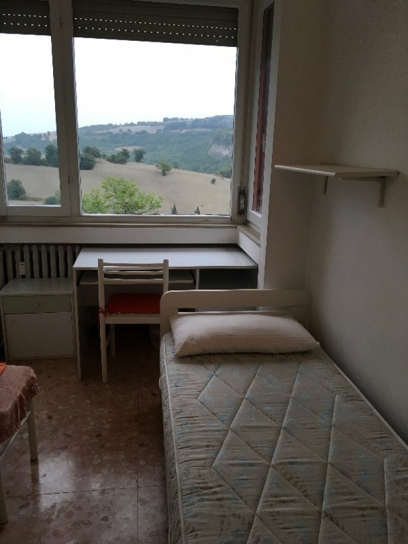Urbino stanze singole o doppia per studenti a Pesaro e Urbino in Affitto