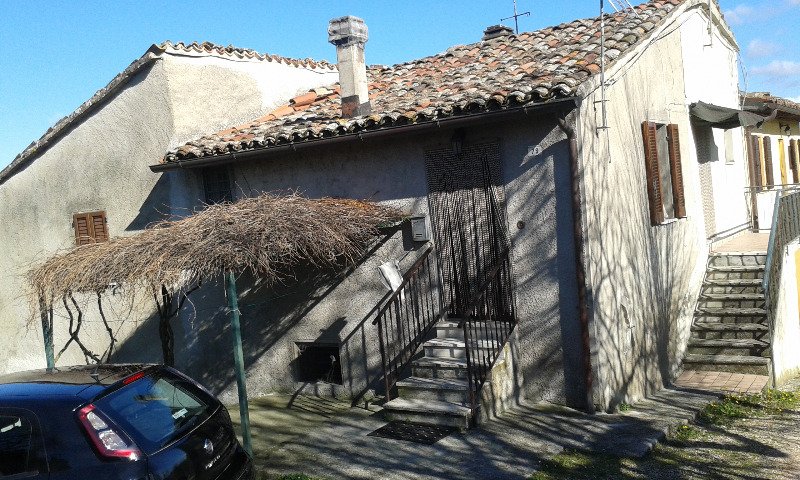 Urbania casa sulla sommit di un colle a Pesaro e Urbino in Vendita