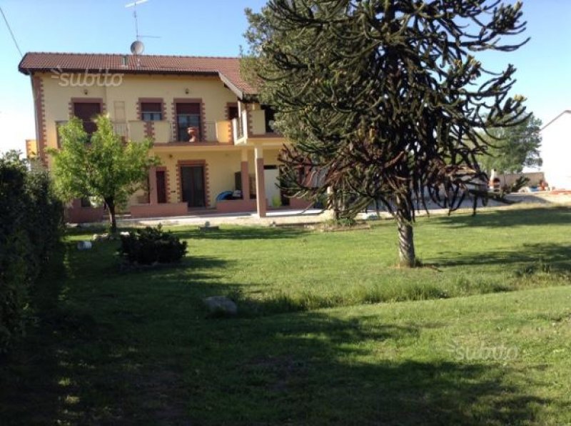 Novara villa con finiture lusso a Novara in Vendita
