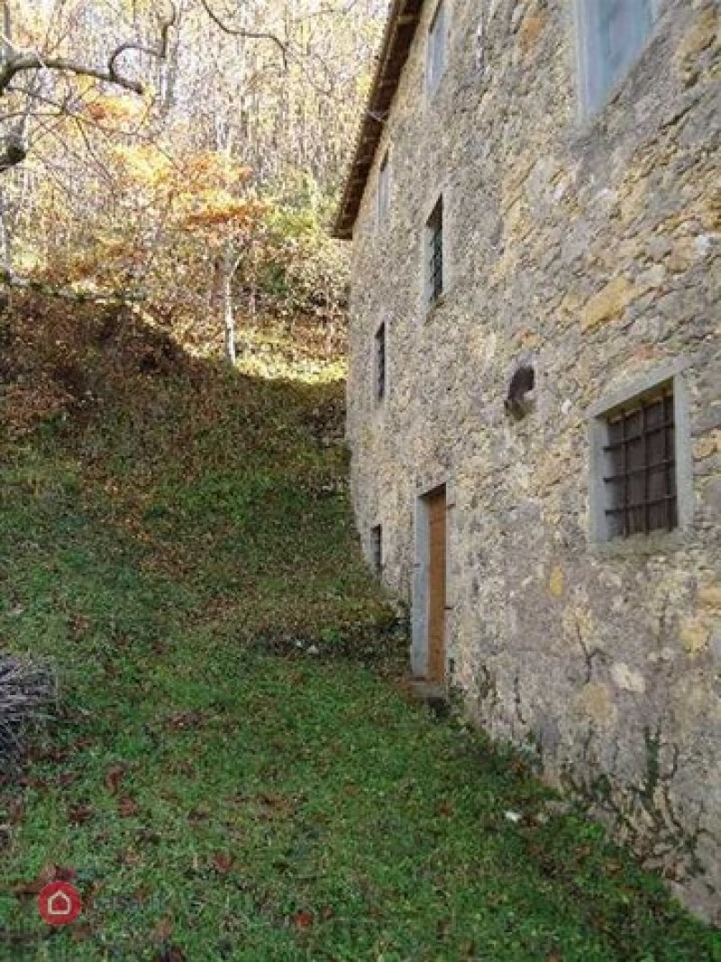 Molazzana antico casale in Toscana a Lucca in Vendita
