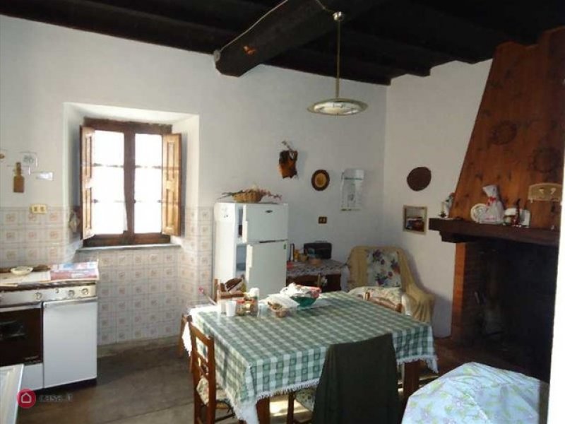Molazzana antico casale in Toscana a Lucca in Vendita