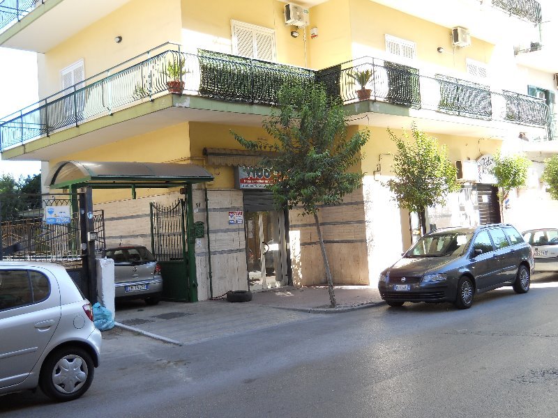 Casoria magazzini separati per ufficio a Napoli in Affitto
