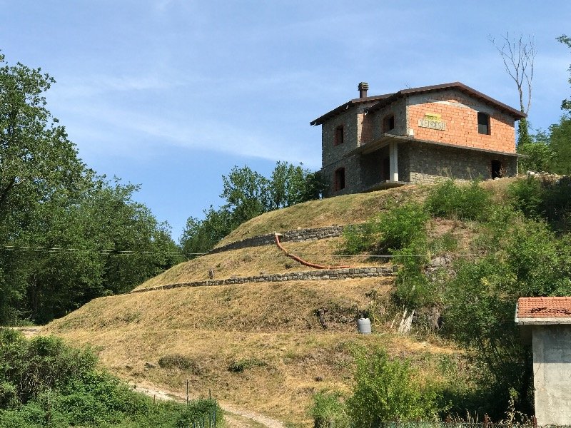Barbarasco di Tresana  villa di nuova costruzione a Massa-Carrara in Vendita