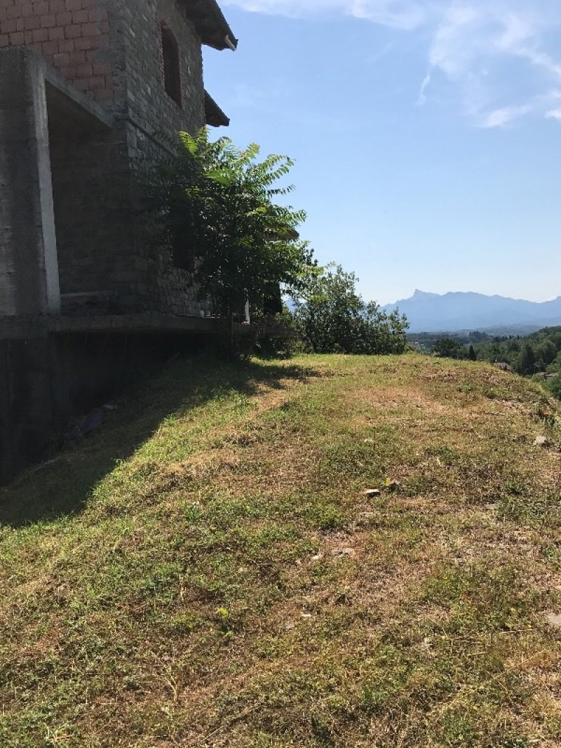 Barbarasco di Tresana  villa di nuova costruzione a Massa-Carrara in Vendita