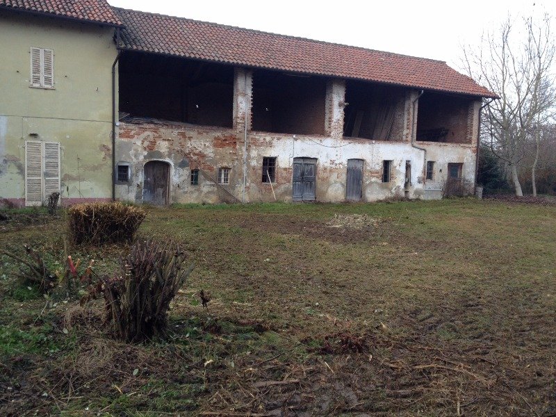 Langosco casa indipendente con adiacente rustico a Pavia in Vendita